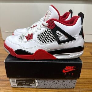 Air Jordan 4 Retro “Fire red”